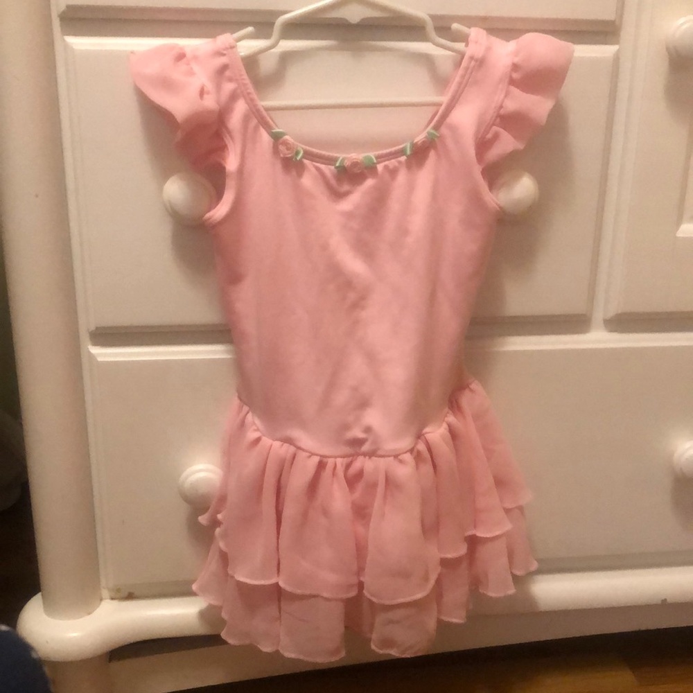 Girls pink leotard tutu size 6x-7 runs small (good for 4 year old)